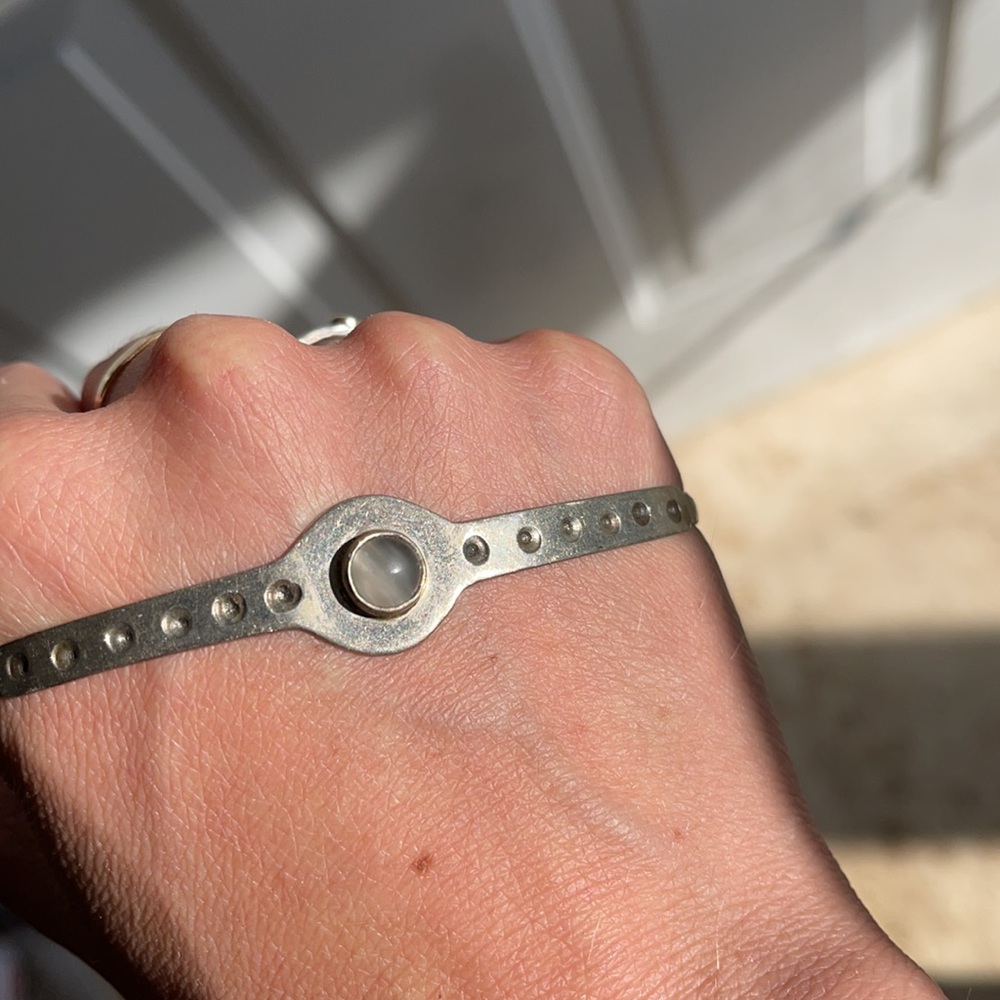 Hand Cuff - Picture 2 of 2